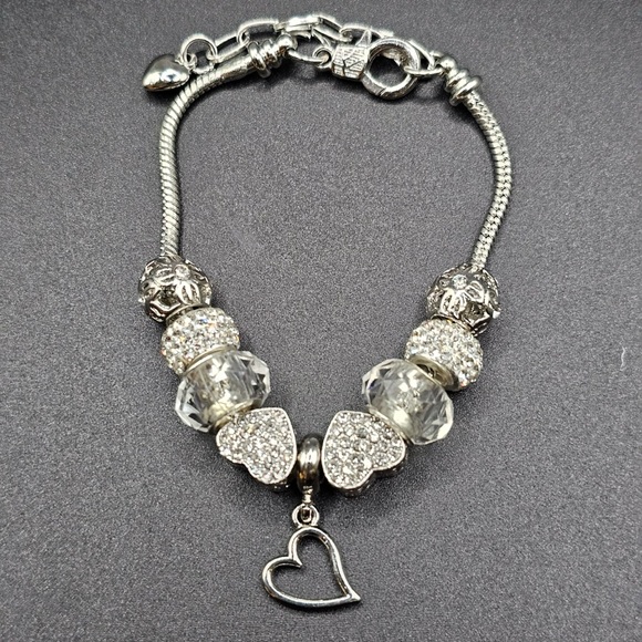Elegant Silver Heart Charm Bracelet - Picture 1 of 1